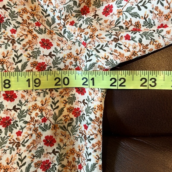 Max Studio Women’s Fall Floral Half Button Georgette Blouse size Medium - Picture 6 of 10